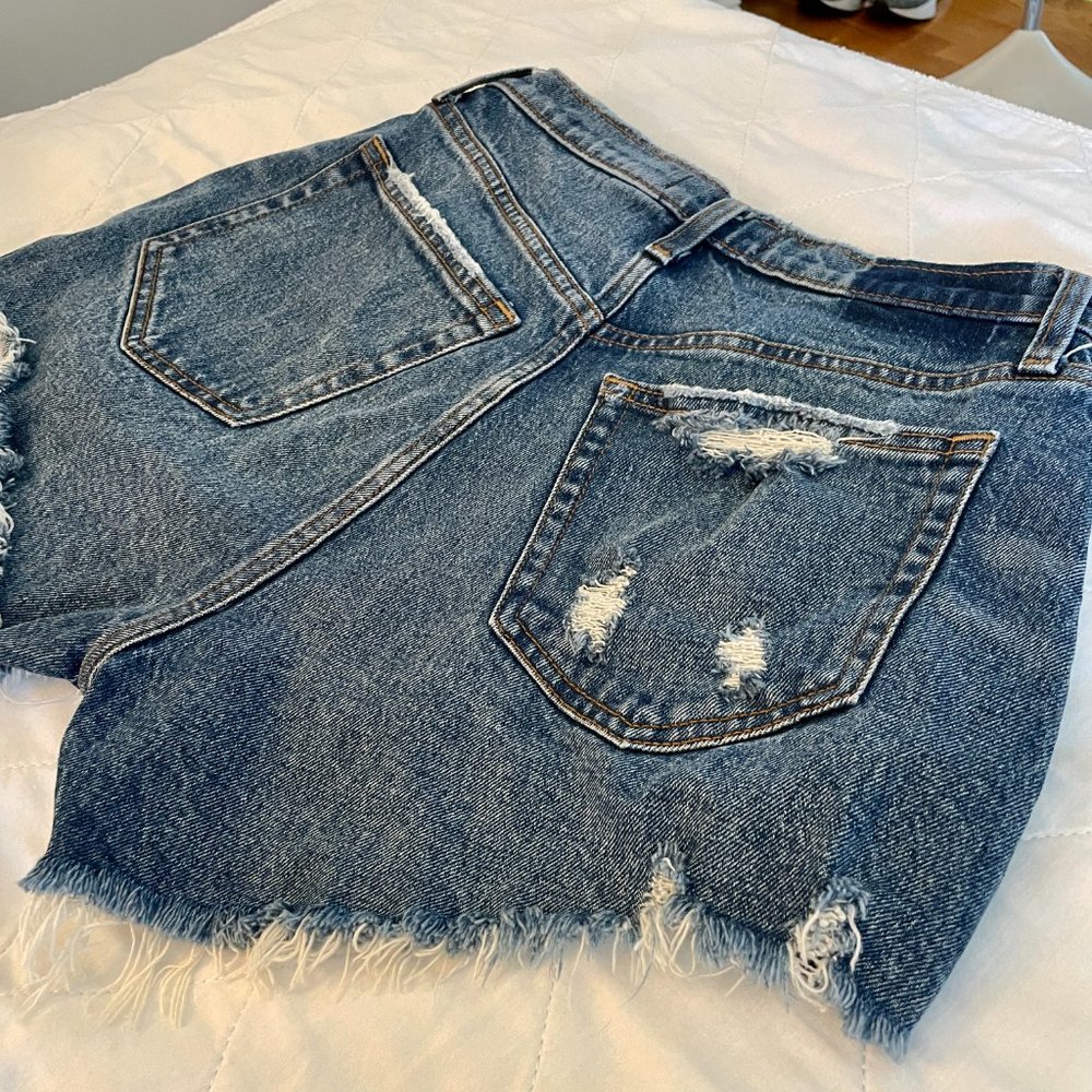 Abercrombie & Fitch High Rise Blue Distressed Mom Short, Curve Love, Sz 27 (4) - Picture 3 of 9